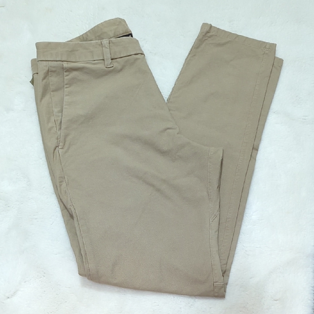 Lululemon athletica Men's Khaki Chinos  Size 33 (But Fit Like 32). Inseam 31.5"